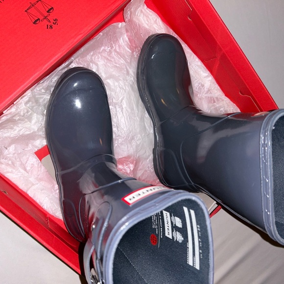 Women’s Size 7 Original Short Gloss Hunter Boots - Picture 2 of 4